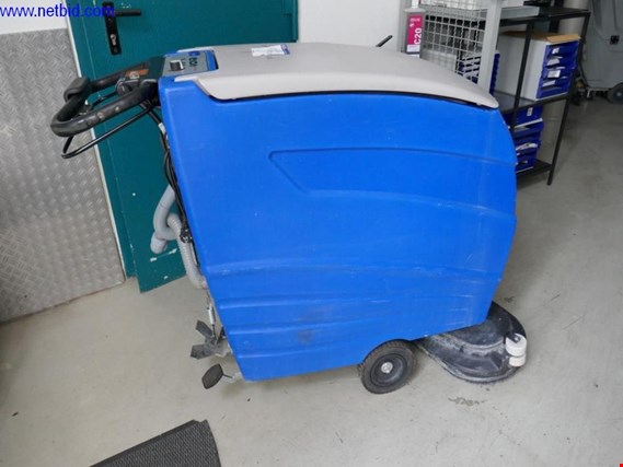 Used Columbus RA 66/BM 60 Scrubber dryer (automatic cleaning machine) for Sale (Trading Premium) | NetBid Industrial Auctions