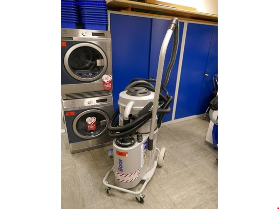 Used Bona DCS 70 Industrial vacuum cleaner for Sale (Trading Premium) | NetBid Industrial Auctions