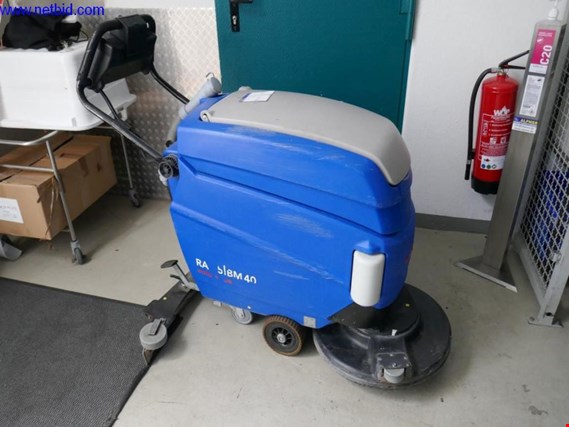 Used Columbus RA 55 BM 40 iL Scrubber dryer (automatic cleaning machine) for Sale (Trading Premium) | NetBid Industrial Auctions