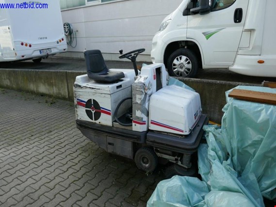 Used Dulevo 1100 EH self propelled ride on sweeper for Sale (Auction Premium) | NetBid Industrial Auctions