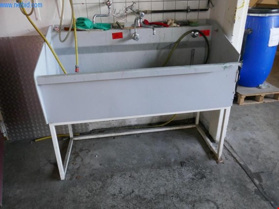 Used Plastic washbasin for Sale (Auction Premium) | NetBid Industrial Auctions