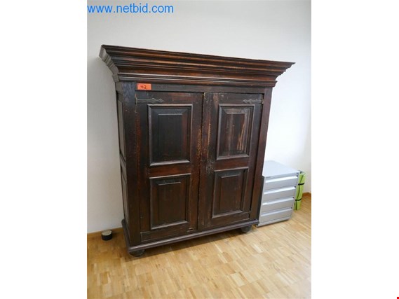 Used antiker Holzschrank for Sale (Auction Premium) | NetBid Industrial Auctions