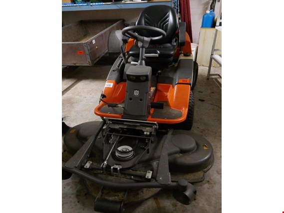 Used Husqvarna R 422Ts AWD Ride-on mower for Sale (Auction Premium) | NetBid Industrial Auctions