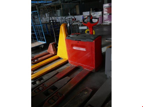Used Linde T16 Electric low floor pallet truck for Sale (Auction Premium) | NetBid Industrial Auctions