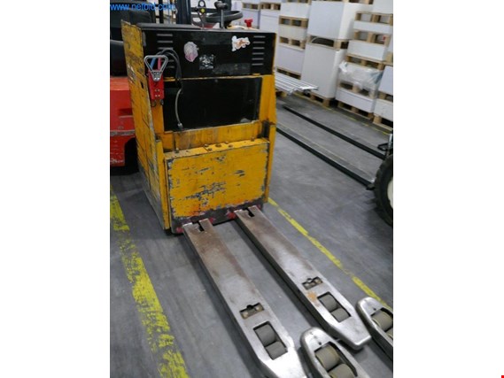 Used Jungheinrich EKE S 20 G2011556 Electric ride-on forklift for Sale (Trading Premium) | NetBid Industrial Auctions