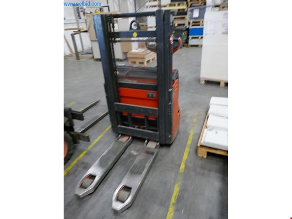 Used Linde L12 Electric low floor pallet truck for Sale (Auction Premium) | NetBid Industrial Auctions