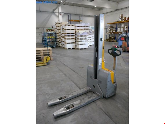 Used Jungheinrich EMC 10 Electric high lift truck for Sale (Auction Premium) | NetBid Industrial Auctions