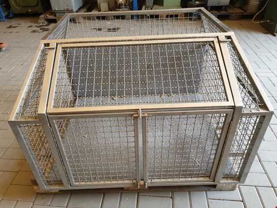 Used Mercedes Benz Für E-Klasse Dog kennel, dog box for Sale (Auction Premium) | NetBid Industrial Auctions