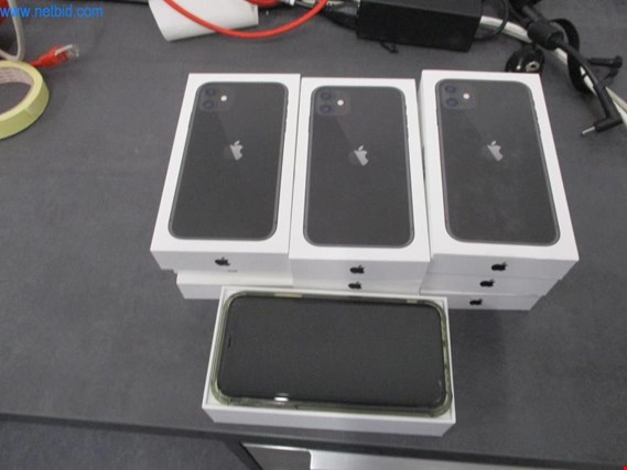 Used Apple iPhone 11 10 Smartphones for Sale (Auction Premium) | NetBid Industrial Auctions