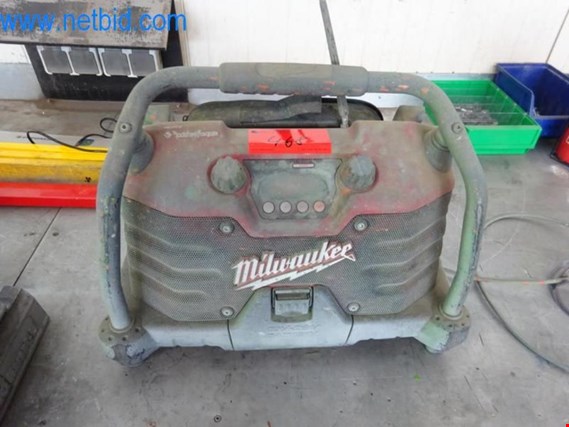 Used Milwaukee Construction site radio for Sale (Auction Premium) | NetBid Industrial Auctions