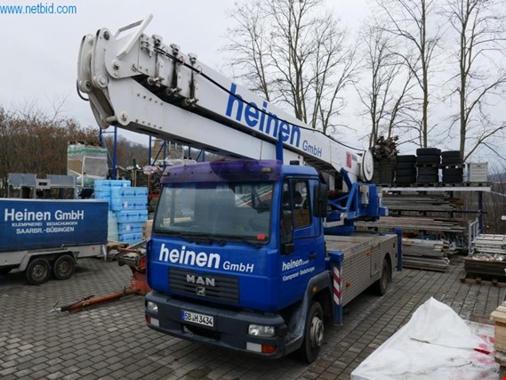 Used MAN / Klaas L2000 / K28-35 TS Truck with roofing crane for Sale (Auction Premium) | NetBid Industrial Auctions