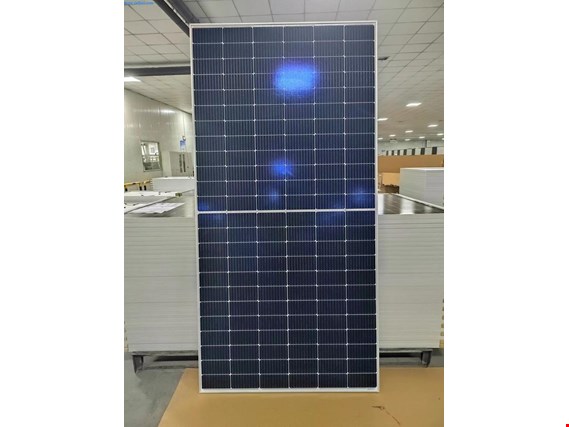 Used 1 Posten 550 Watt - Photovoltaik-Module, 341,0 kWp (620 Stück) for Sale (Auction Premium) | NetBid Industrial Auctions