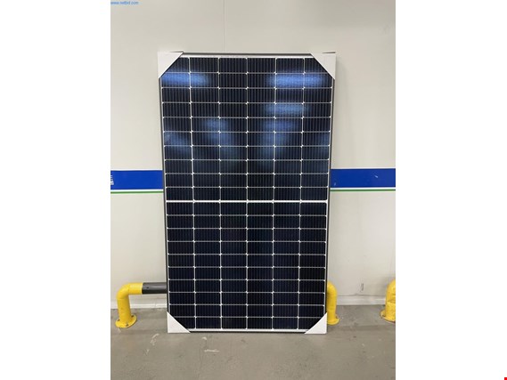 1 Posten 380 Watt - Photovoltaik-Module, 29,64 kWp (78 Stück) (Online Auction) | NetBid España