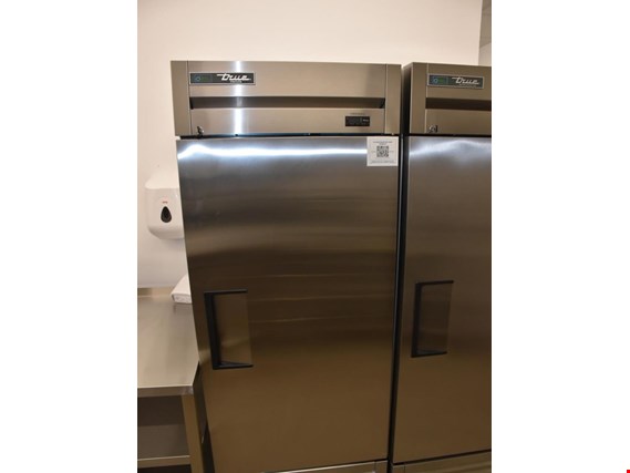 Used True T-23F-HC Gastro freezer - surcharge with reservation for Sale (Auction Premium) | NetBid Industrial Auctions