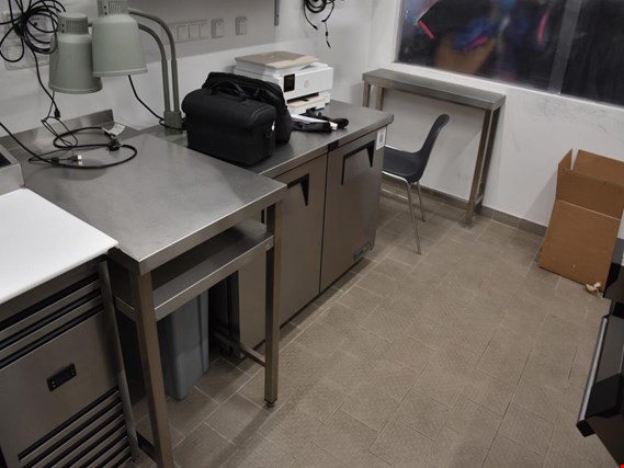 Stainless steel worktable - surcharge subject to change (Auction Premium) | NetBid ?eská republika