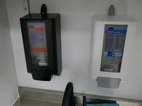 Diversey 2 Soap dispenser - surcharge with reservation (Auction Premium) | NetBid ?eská republika