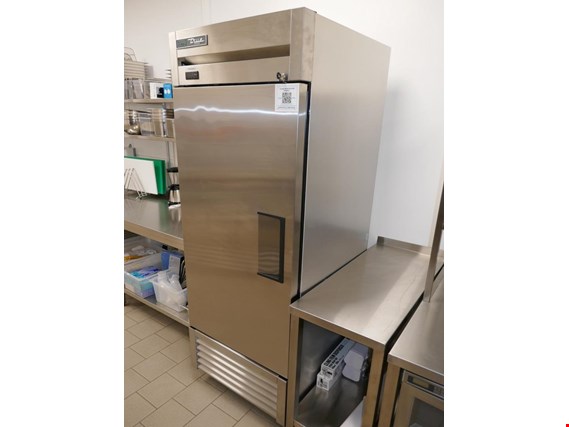 Used True T-23F-HC Gastro freezer - surcharge with reservation for Sale (Auction Premium) | NetBid Industrial Auctions