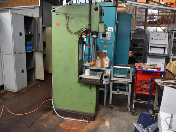 Used Kindsmüller GmbH KM6E Hydraulic press for Sale (Auction Premium) | NetBid Industrial Auctions