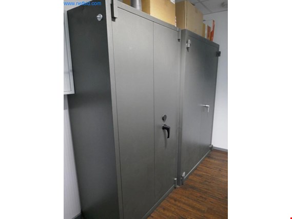 Used 2 Security / safe cabinets for Sale (Auction Premium) | NetBid Industrial Auctions