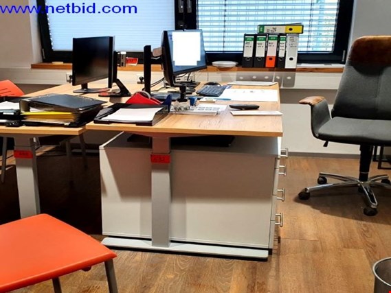 2 Schreibtische gebraucht kaufen (Auction Premium) | NetBid Industrie-Auktionen