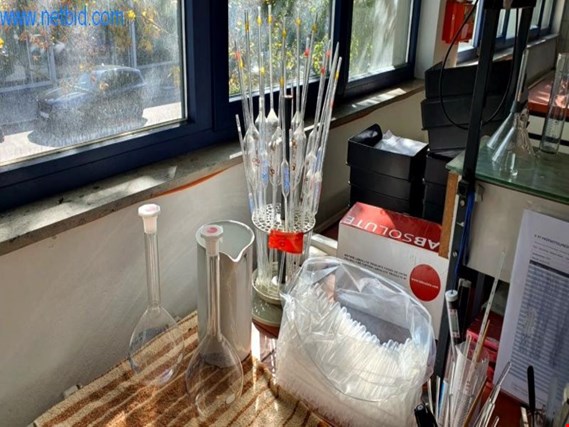 Used 1 Posten Laboratory equipment for Sale (Trading Premium) | NetBid Industrial Auctions