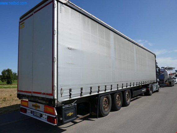 Used Humbaur Big One Three-axle semi-trailer for Sale (Trading Premium) | NetBid Industrial Auctions