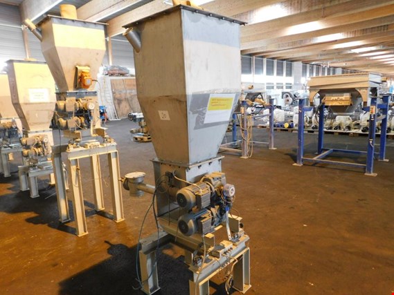 Used Lazareth M D2-25 IN Filling line for Sale (Auction Premium) | NetBid Industrial Auctions