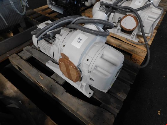 Used Oerlikon WSU 1001 H Vacuum pump for Sale (Auction Premium) | NetBid Industrial Auctions