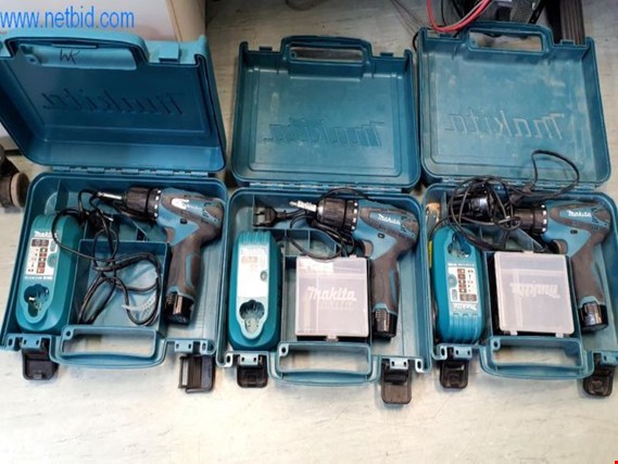 Used Makita DF330D 3 Cordless screwdriver for Sale (Auction Premium) | NetBid Industrial Auctions