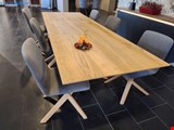 Stůl z masivního dřeva (příplatek se může změnit)