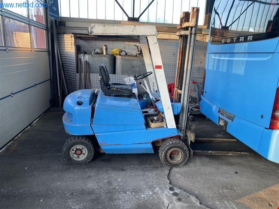 Used Linde H15D Four-wheel diesel forklift truck for Sale (Auction Premium) | NetBid Industrial Auctions