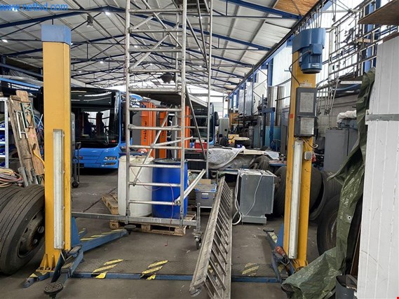 Used Romeico H 225 Two-post car lift for Sale (Auction Premium) | NetBid Industrial Auctions