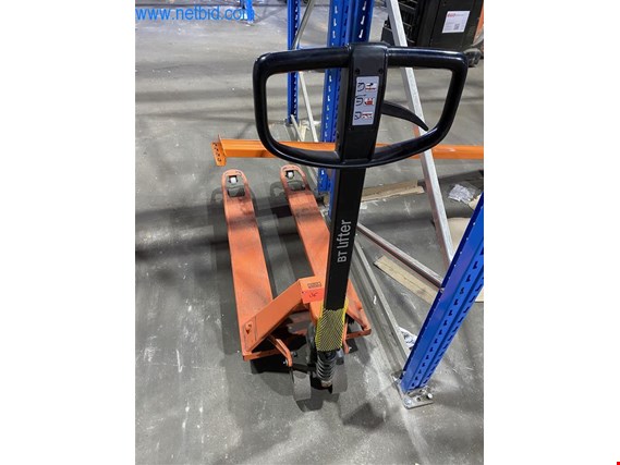 Used Toyota LHM 230 Pallet truck for Sale (Auction Premium) | NetBid Industrial Auctions