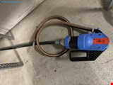 Manual barrel pump