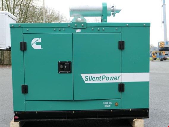 Größtenteils neue, dieselbetriebene Stromgeneratoren