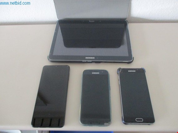 Used 1 Posten Smartphones and tablets - surcharge subject to reservation for Sale (Auction Premium) | NetBid Industrial Auctions