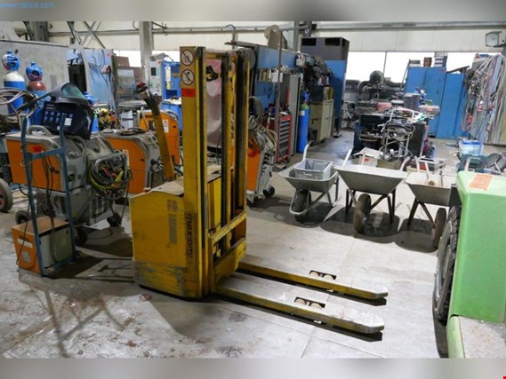 Used Maxiboy Lifting ant for Sale (Auction Premium) | NetBid Industrial Auctions