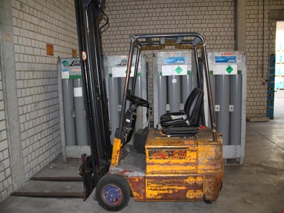 Used Linde E15 Linde E15 electric tricycle forklift truck for Sale (Auction Standard) | NetBid Industrial Auctions
