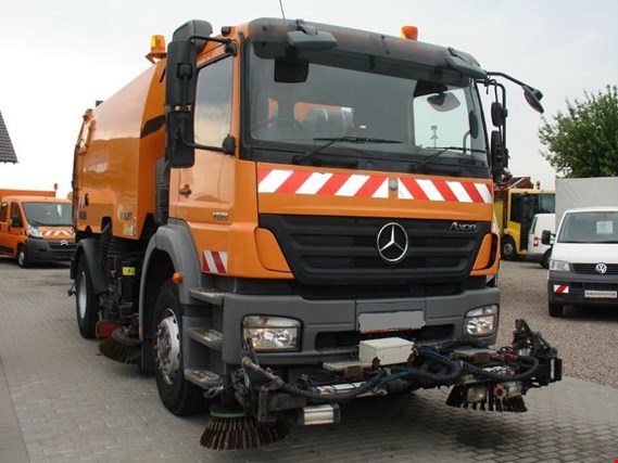 Used Mercedes AXOR Mercedes Axor 1828 kehrmaschine for Sale (Auction Standard) | NetBid Industrial Auctions