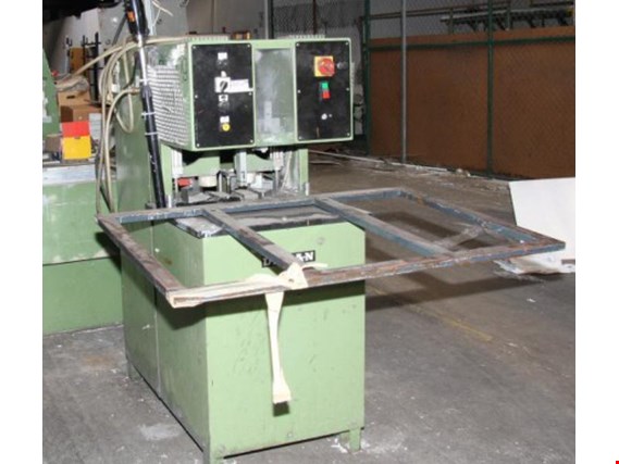 Used URBAN SV 280 Milling machine for corners for Sale (Auction Premium) | NetBid Industrial Auctions