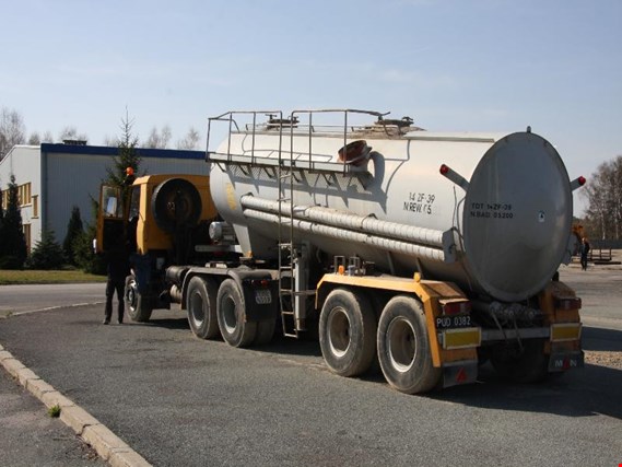 Used ZREMB CN 181M Dry bulk tank semitrailer for Sale (Auction Premium) | NetBid Industrial Auctions
