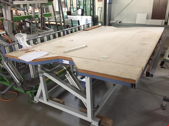Used Rotox MKHA2018 Assembly table for Sale (Auction Premium) | NetBid Industrial Auctions