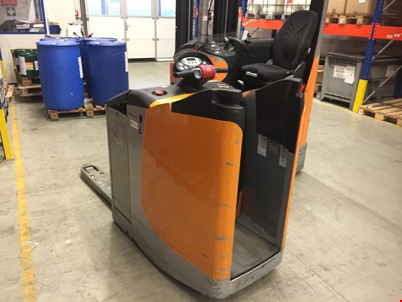 Used Still EXU-S 22 Low lift pallet truck for Sale (Trading Premium) | NetBid Industrial Auctions