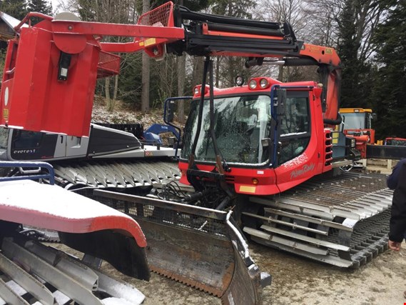 Used PistenBully 300 HIAB Tamping machine for Sale (Auction Premium) | NetBid Industrial Auctions