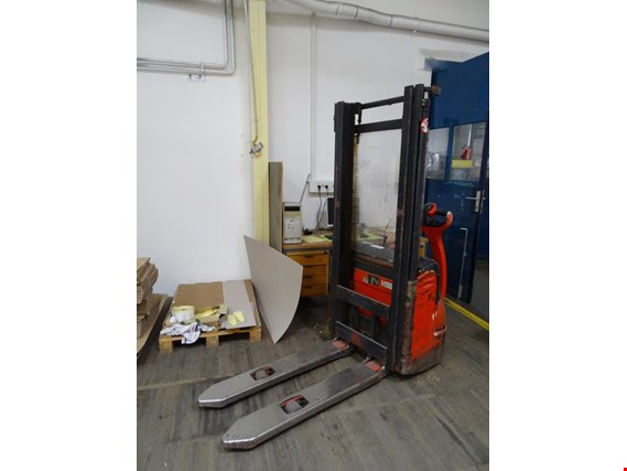 Used Linde L 10 Electric manual forklift for Sale (Auction Premium) | NetBid Industrial Auctions