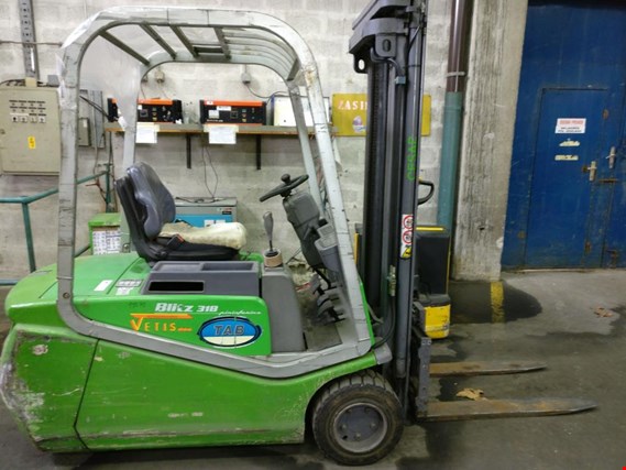 Used Carrelli Blitz 318 Electric forklift for Sale (Auction Premium) | NetBid Industrial Auctions