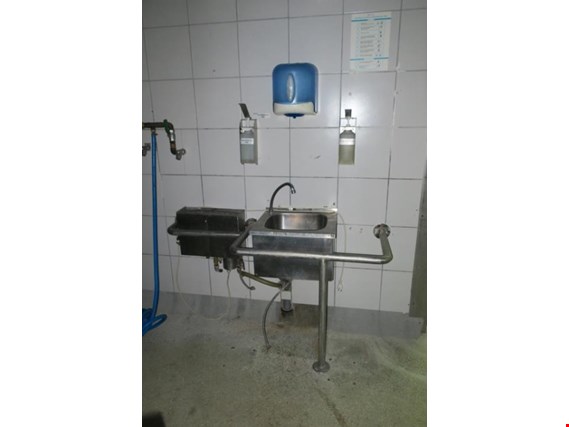 Umywalka, dozowniki mydła i reczników, sterylizator noży kupisz używany(ą) (Auction Premium) | NetBid Polska