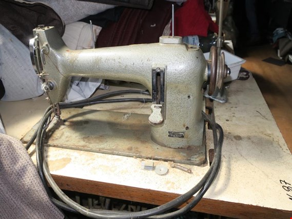 Used Łucznik LZ3 Sewing machine for Sale (Auction Premium) | NetBid Industrial Auctions