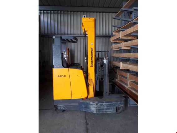 Used Jungheinrich ETVQ25 Multi-directional truck for Sale (Auction Premium) | NetBid Industrial Auctions