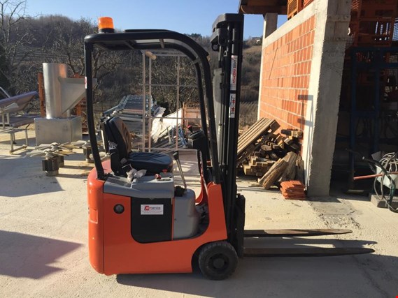 Used LAVENTE srl FLY Electrical fork lift for Sale (Auction Premium) | NetBid Industrial Auctions